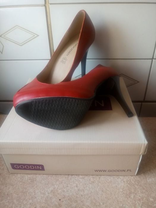 Klasyczne czerwone czółenka na szpilce, skóra-ekoskóra, rozmiar 38