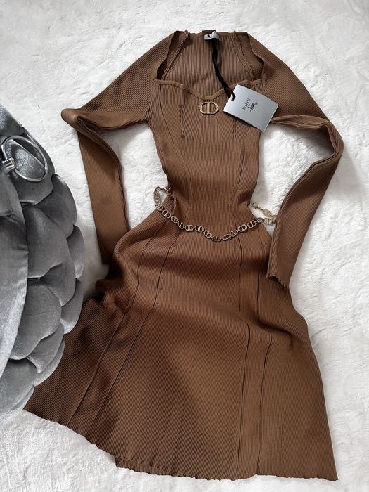 Sukienka prążek złoty pasek