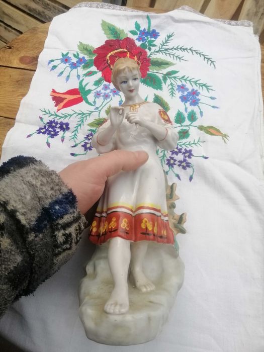 Керамическая красивая фигура