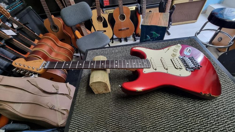 FENDER Stratocaster luthier Hector Montes de 1992