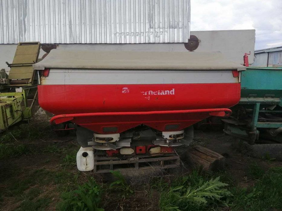 Продам сівалку John Deere 455 та інше навісне. Закриття господартства.