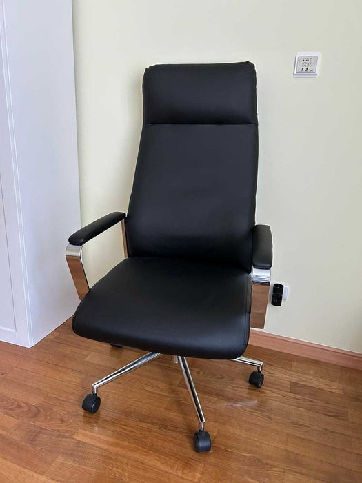 Cadeira de escritório Leon em pele sintética