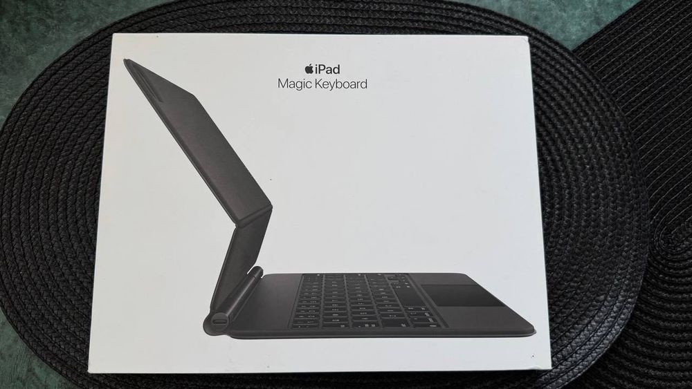 Оригинальная клавиатура-чехол Apple Magic Keyboard для iPad 11”