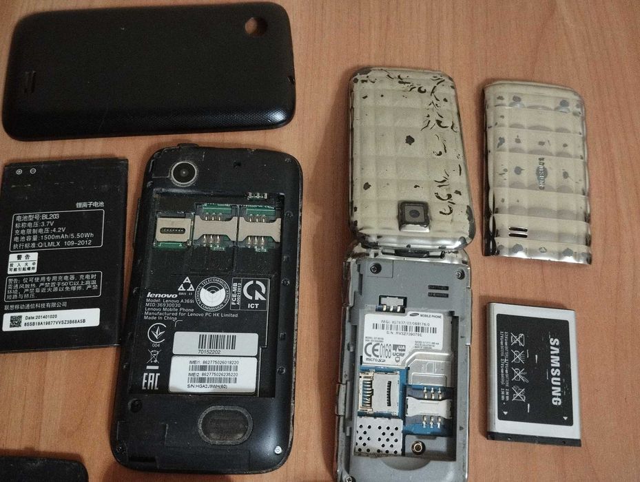 4 непрацюючих телефона(1смартфон та3 кнопочних)+тонка зарядка на Nokia