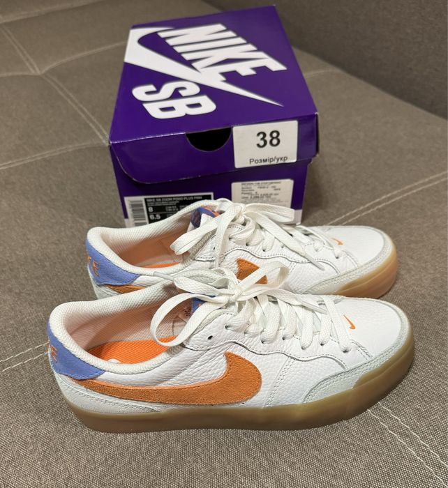 Нові кросівки Nike