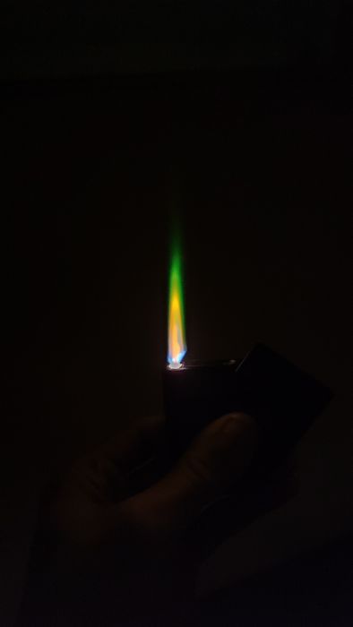 Isqueiro, maçarico de coleção com chama colorida verde