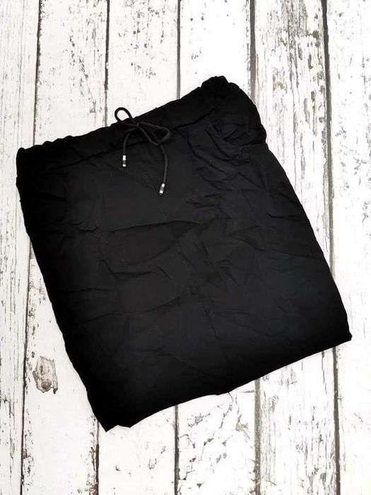 Rozciągliwa spódniczka 42/44/46 GNIECIONA kieszeni