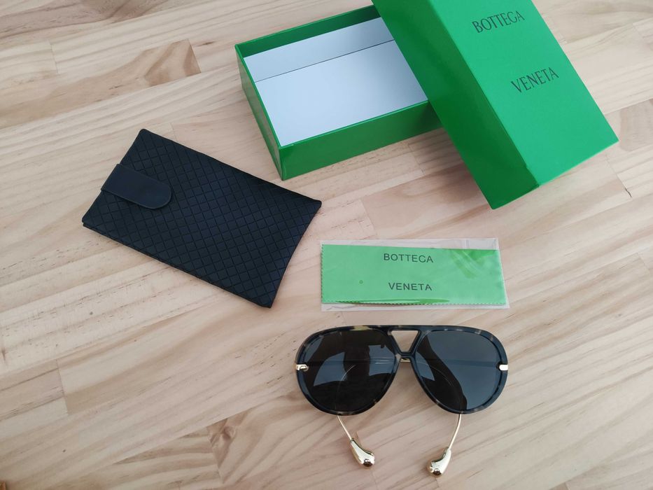 Okulary słoneczne Bottega Veneta od reki
