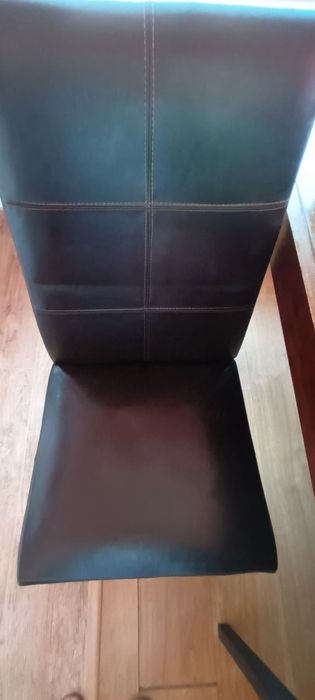 MESA com quatro cadeiras