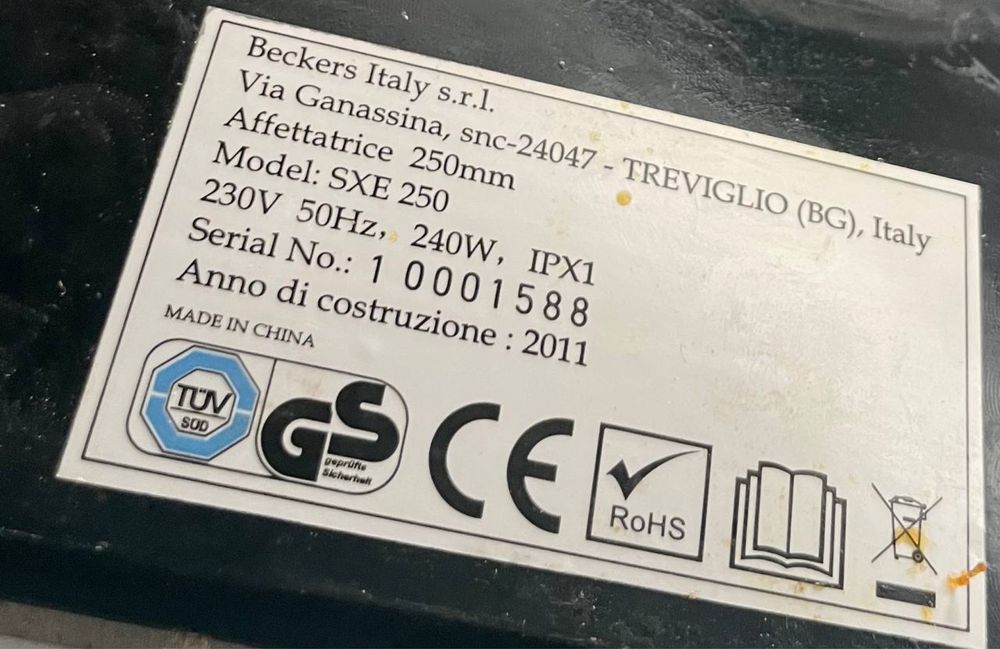 Продам слайсер Beckers