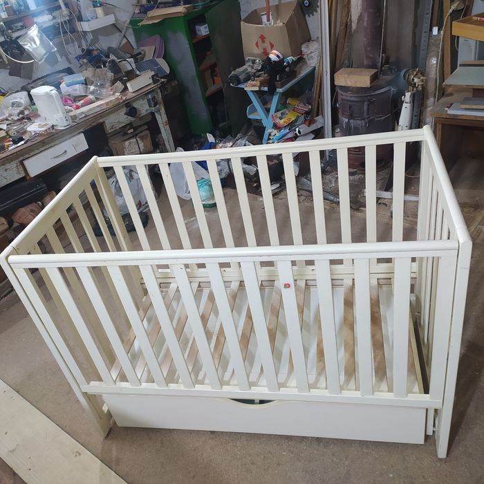 Дитячі меблі ліжечко гойдалка