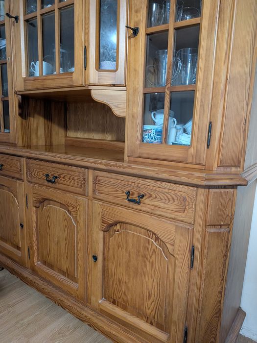 Kredens drewniany z witryną