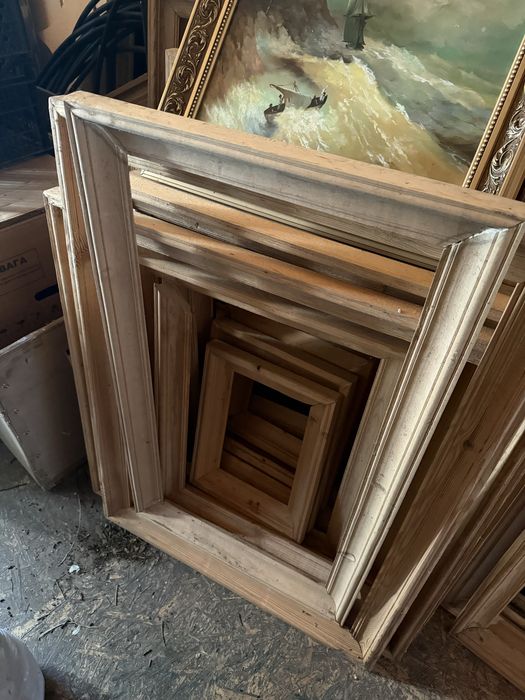 Рамки з дерева для картин, вивісок