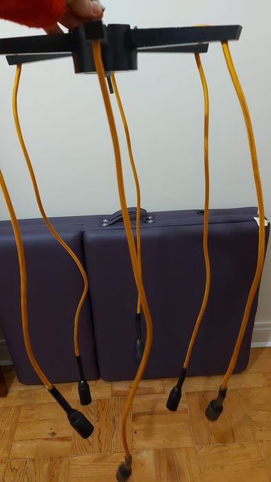 Candeeiro de teto amarelo e preto