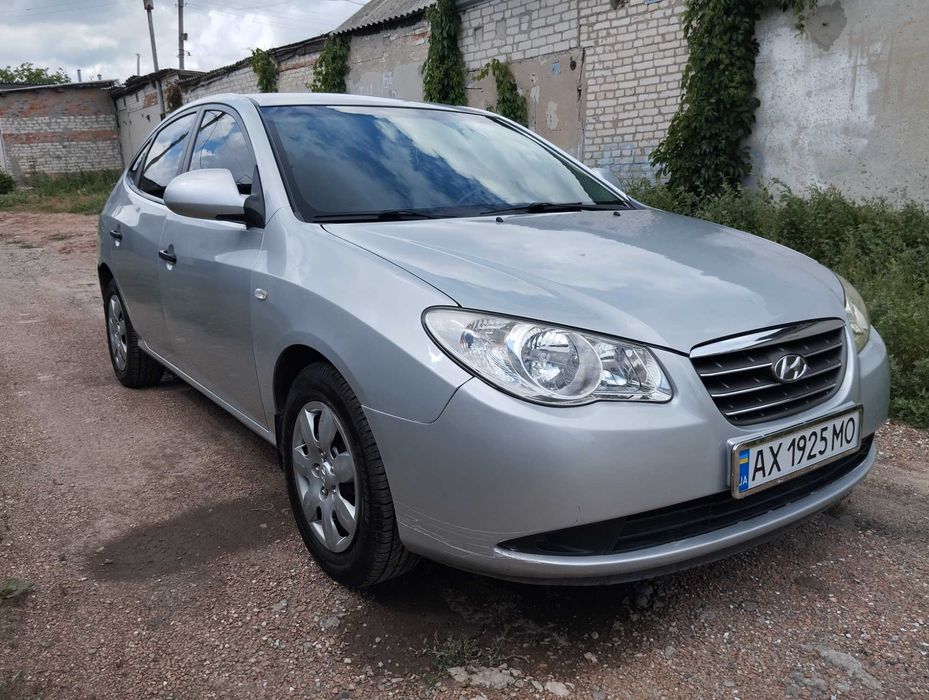 Продам  официальный Хюндай Элантра - 1,6 автомат