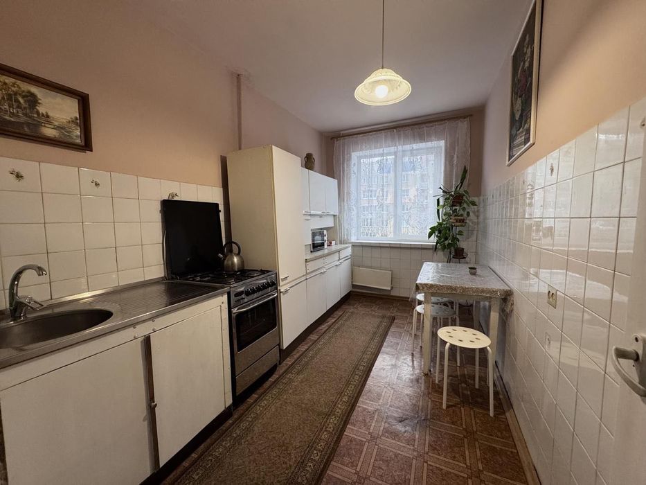 кімната/вул.Коломийська 3/ для дівчини