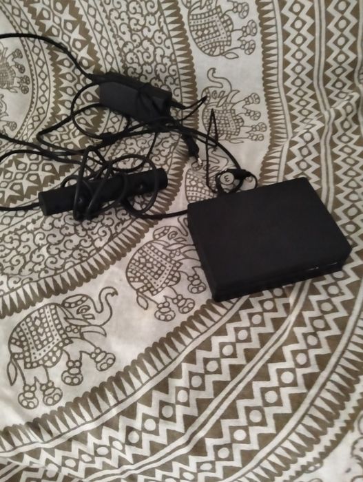 Vende-se PS4 com VR  e comandos tudo em bom estado...