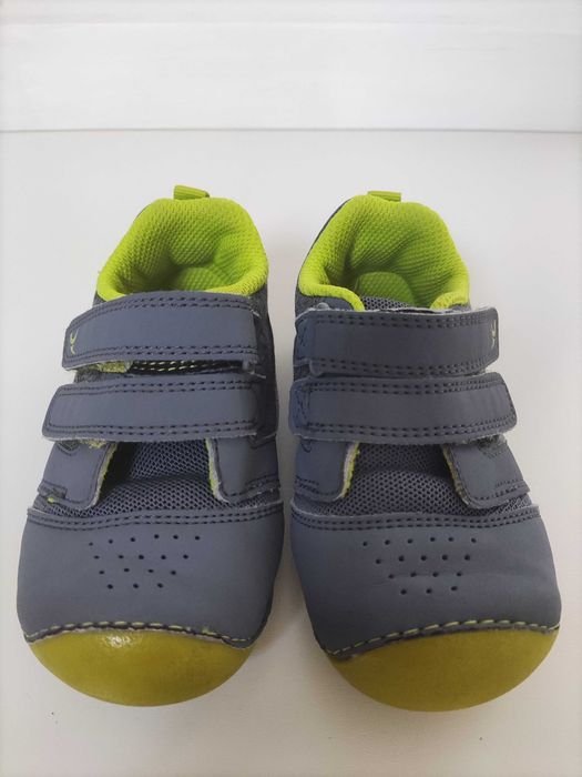 Sapatilhas e sapatos criança