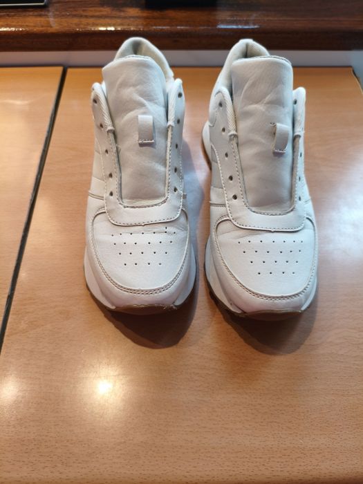 Sprzedam sneakersy skórzane rozmiar 39