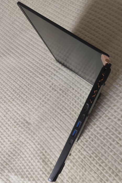 MSI GS75 Stealth 10SF / i7-10875H / RTX 2070 Max-Q / 32GB / 1TB / 240Hz