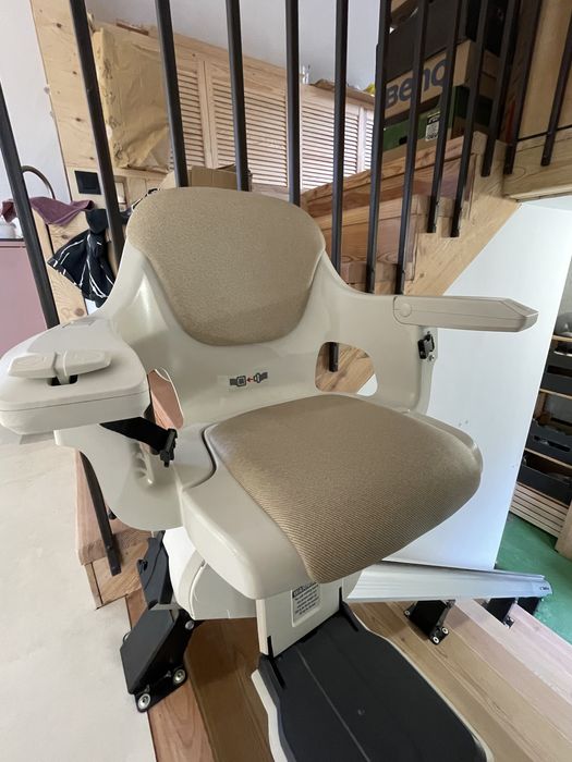 Winda schodowa podnośnik krzesełkowy HomeGlide