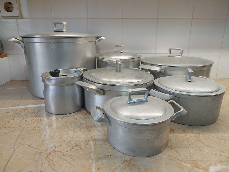 Trem de cozinha em ferro fundido “NEULAR (?)”