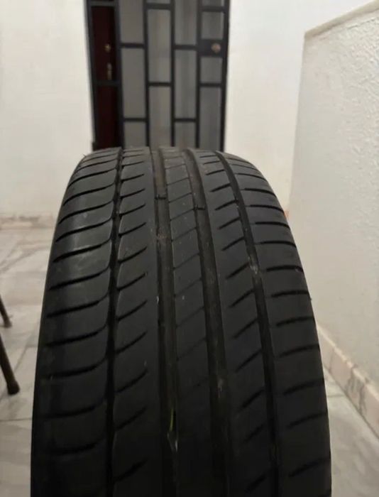 Pneu de automóvel
