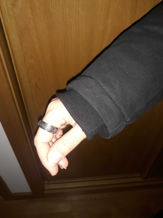 Parca preta com revestimento interior pêlo rosa/fúcsia