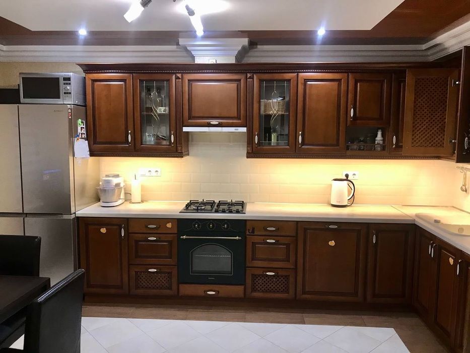 Продаж укомплектованого будинку з гаражем в районі Агропереробки!