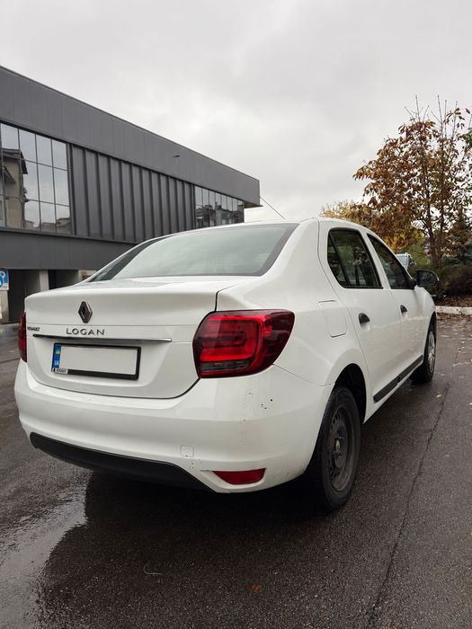 Продаж автомобіля Renault Logan