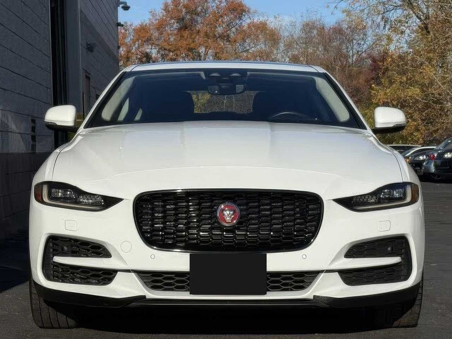 Jaguar Xe      2020