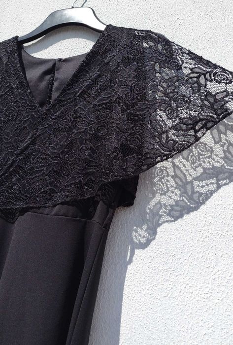 Милое чёрное платье с гипюром Tu размер S