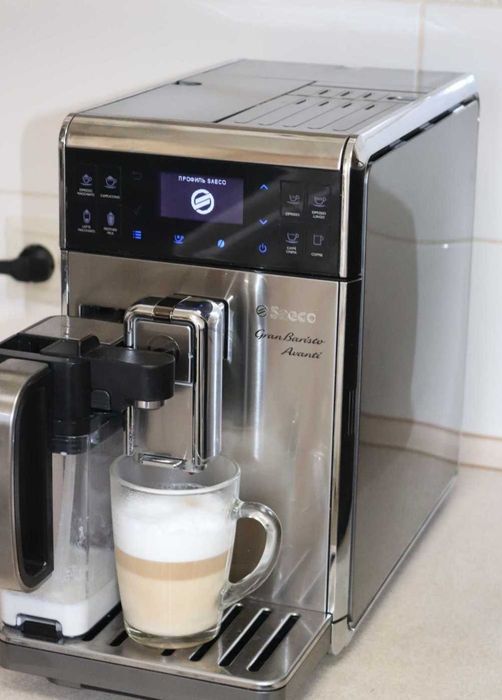 Кавоварка кавомашина Saeco GranBaristo Avanti HD8977 з молочником