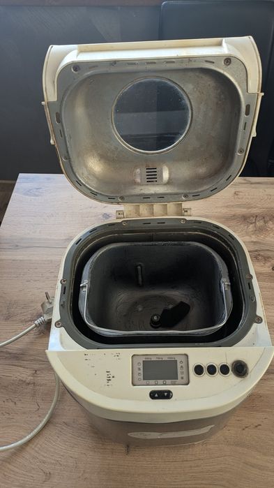 Хлібопічка  в робочому стані