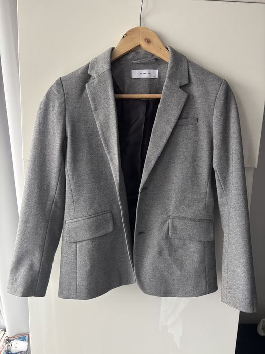 Galowy strój Marynarka Re i biała koszula Reserved 140 chłopięca