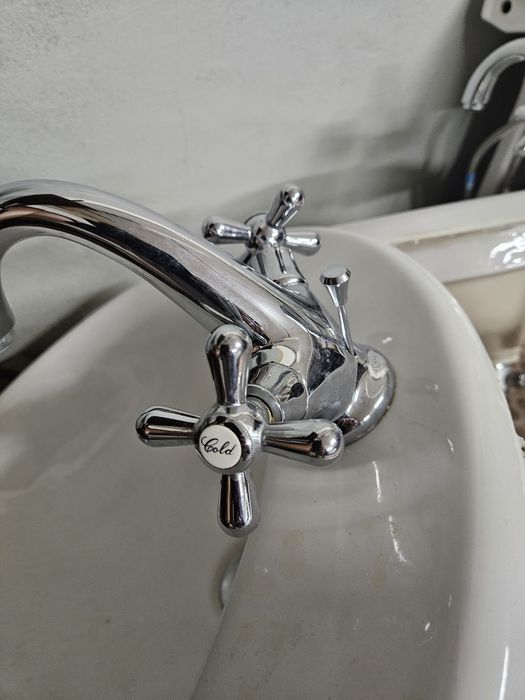 2 Roca Bathroom Washbasins431850460514897924