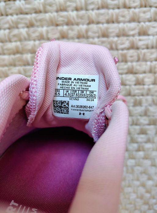 Жіночі кросівки Under Armour Charged Rogue