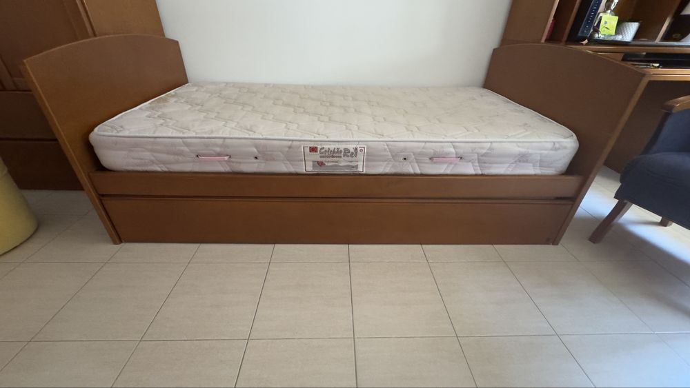 Cama de solteiro com gaveta