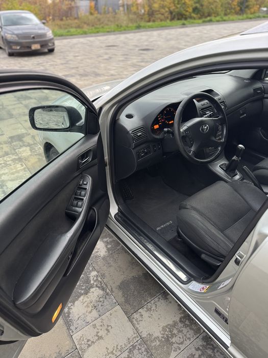 Toyota Avensis 2,0d механіка в гарному стані