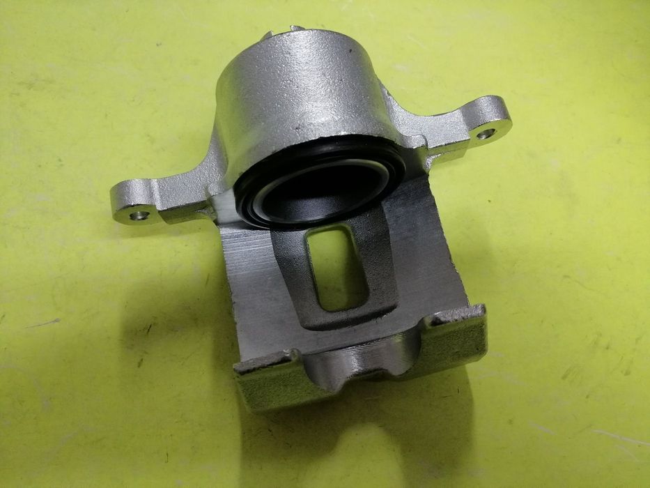 Pinças Pinça de travão das rodas frente Nissan Pickup D21