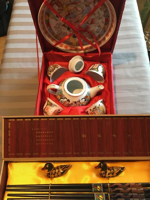 Сервіз чайної церемоніі Китай, палички для суші, чайні і кофейні пари