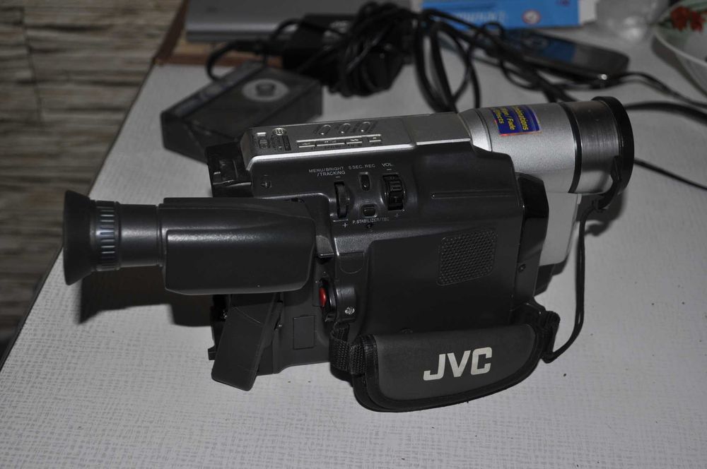 Видеокамера Canon DC301e