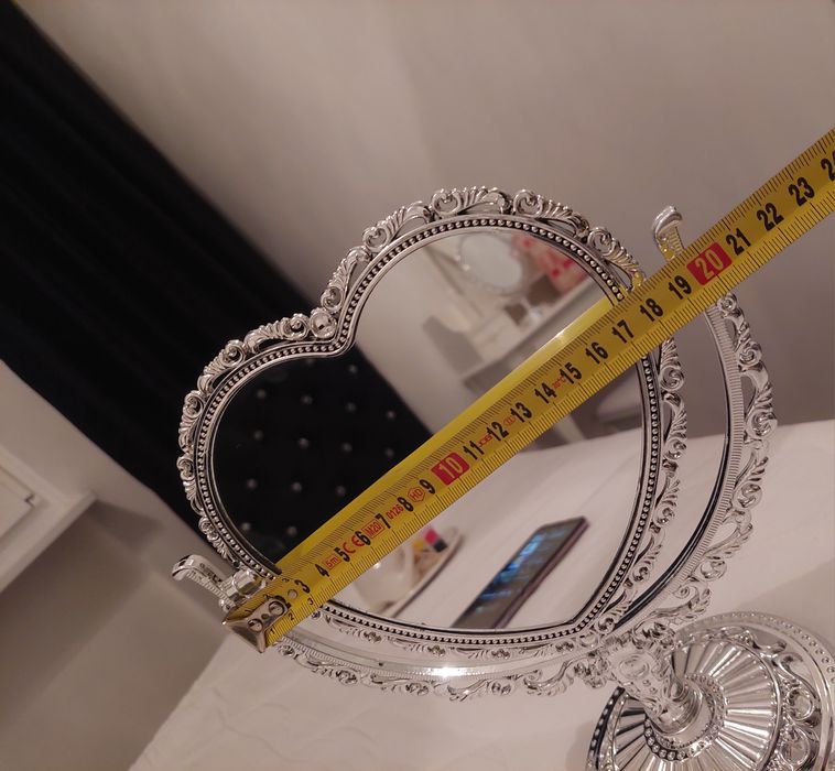 Lusterko kosmetyczne do makijażu w kształcie serca srebrne