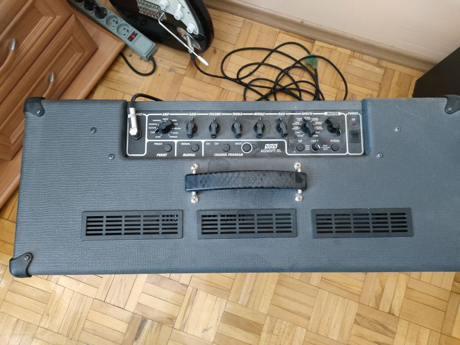 Elektryczna gitara plus wzmacniacz