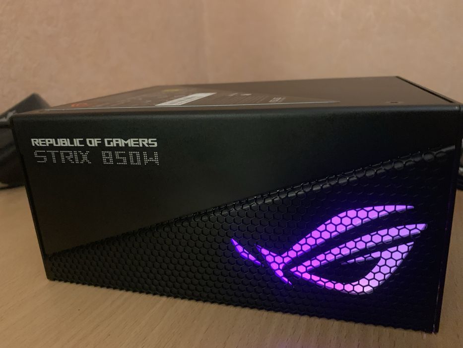 Блок питания ASUS ROG STRIX 850G AURA Gaming.