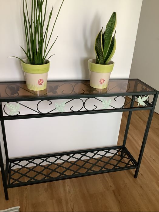 Credencia em ferro usada como nova