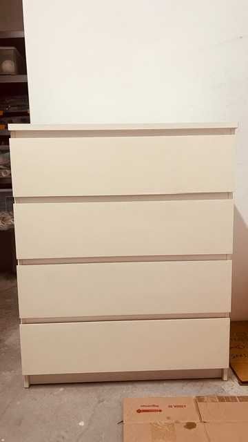 cômoda com 4 gavetas
