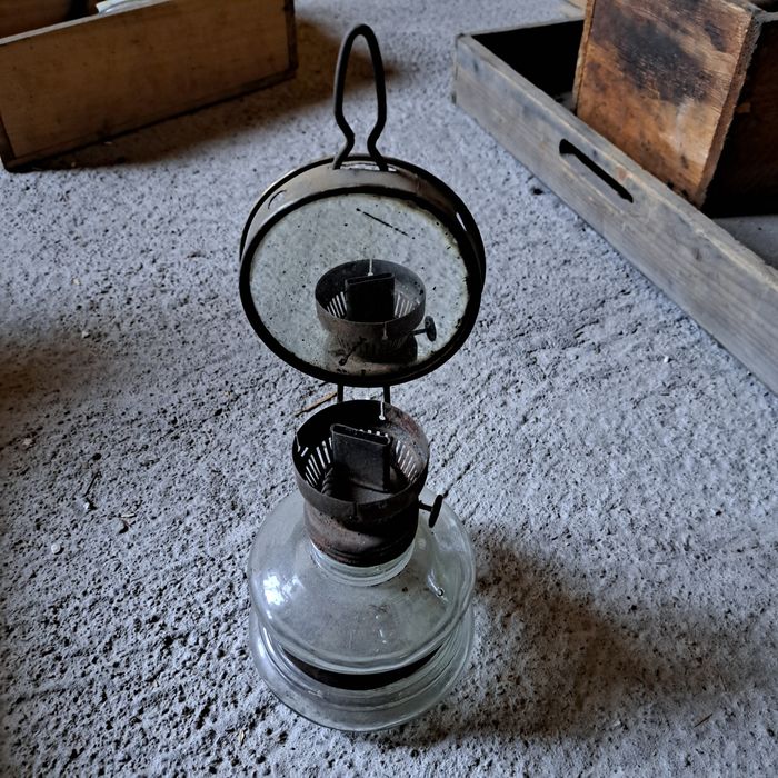 Lampa naftowa bez klosza