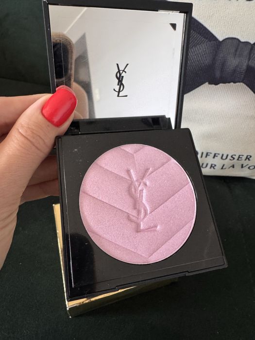 rozświetlacz Yves Saint Laurent z linii All Hours Hyper Luminize.
