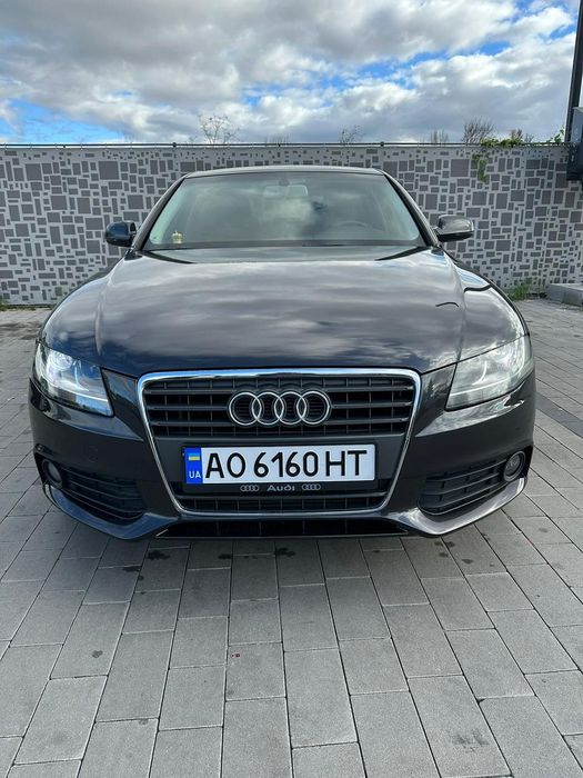 ПРОДАМ ...Ауді A4 b8